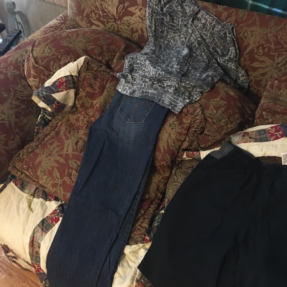 Clothes - Picture 3 of 10